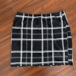 Black and white mini skirt